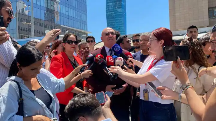 CHP’li Tanal’dan adliye önünde açıklama: Burada otoriter rejim hukuku var!
