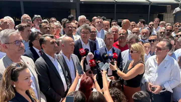 CHP tam kadro adliye önünde: Adaleti iktidardan değil halktan bekliyoruz