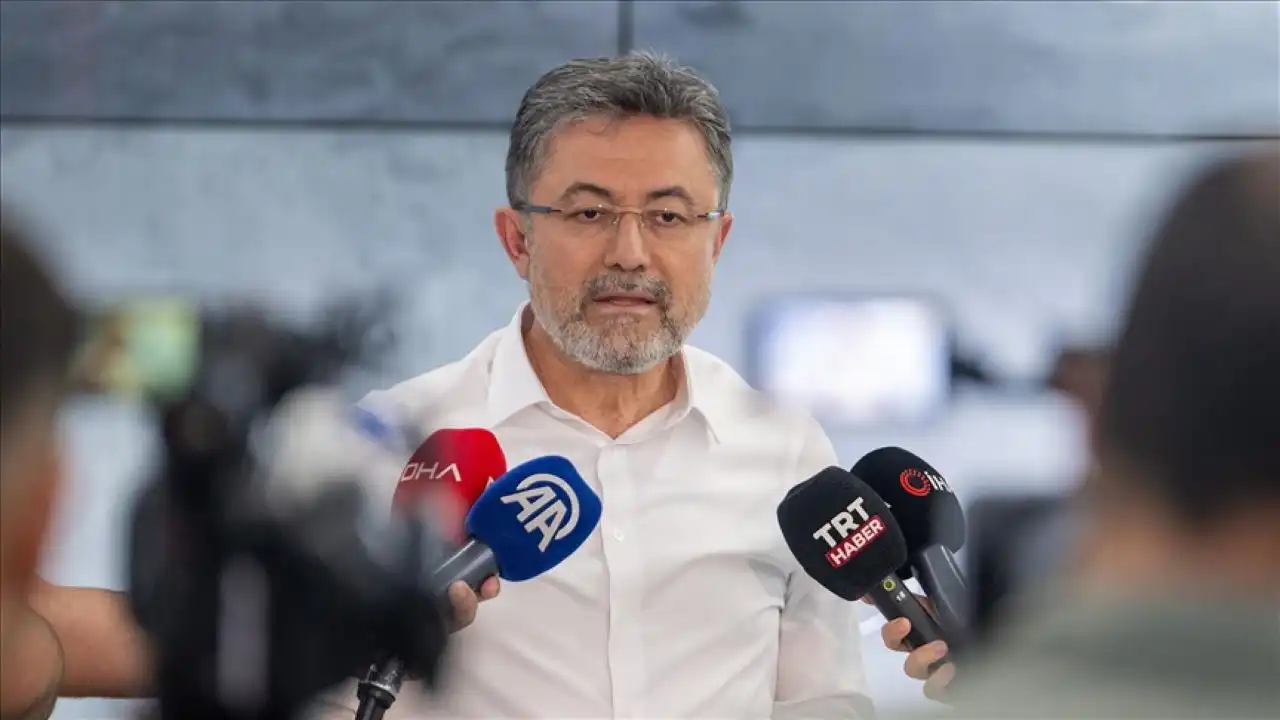 İzmir cehennemi yaşıyor: Bakan Yumaklı yangınlara ilişkin son durumu paylaştı haberinin görseli