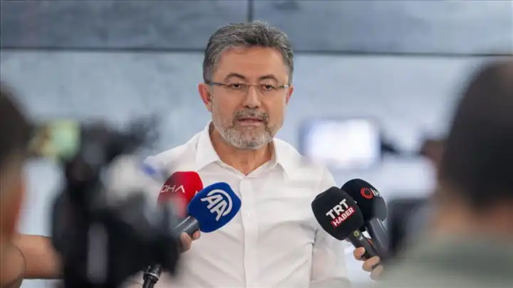 İzmir cehennemi yaşıyor: Bakan Yumaklı yangınlara ilişkin son durumu paylaştı