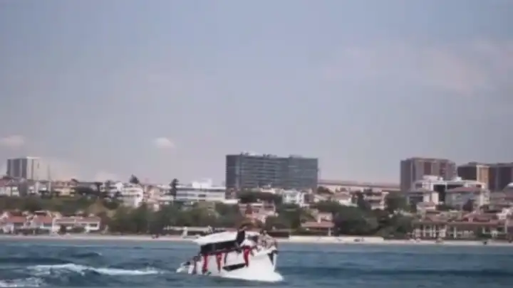 Silivri’de basın mensuplarını taşıyan tekne yan yattı