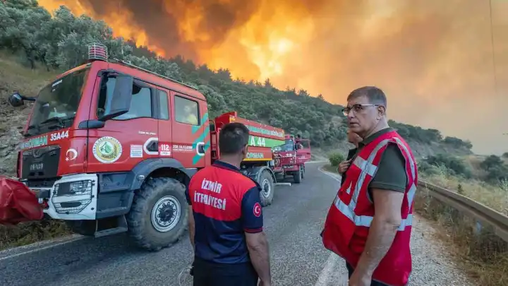 Tugay’dan yangınlara ilişkin açıklama: Ödemiş’te çalışmalar devam ediyor
