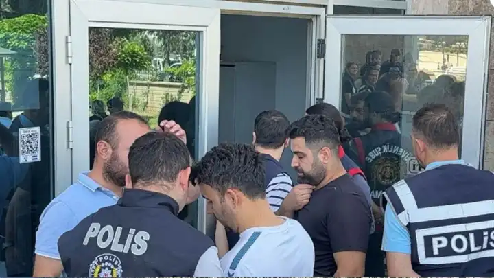 Adıyaman Belediyesi'nde polis ekipleri tarafından arama başlatıldı
