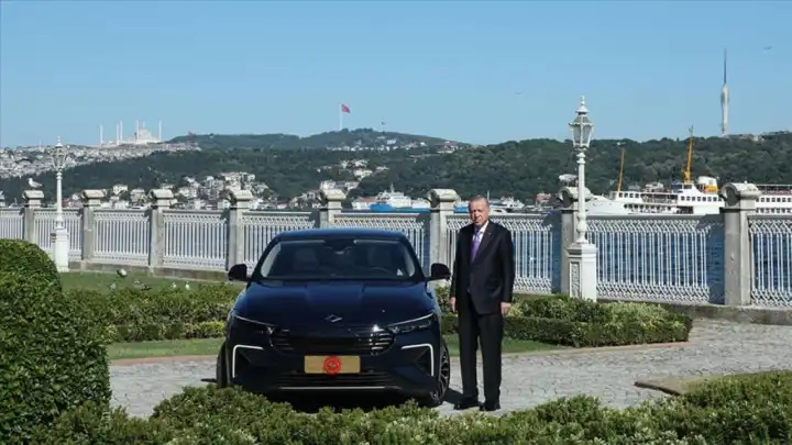 Cumhurbaşkanı Erdoğan, Togg’un yeni modeli T10F’yi test etti