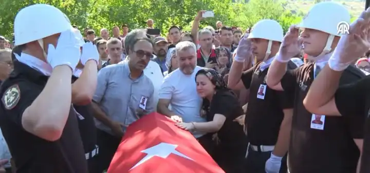 İzmir’deki yangında şehit olan orman işçisi Ragıp Şahin toprağa verildi