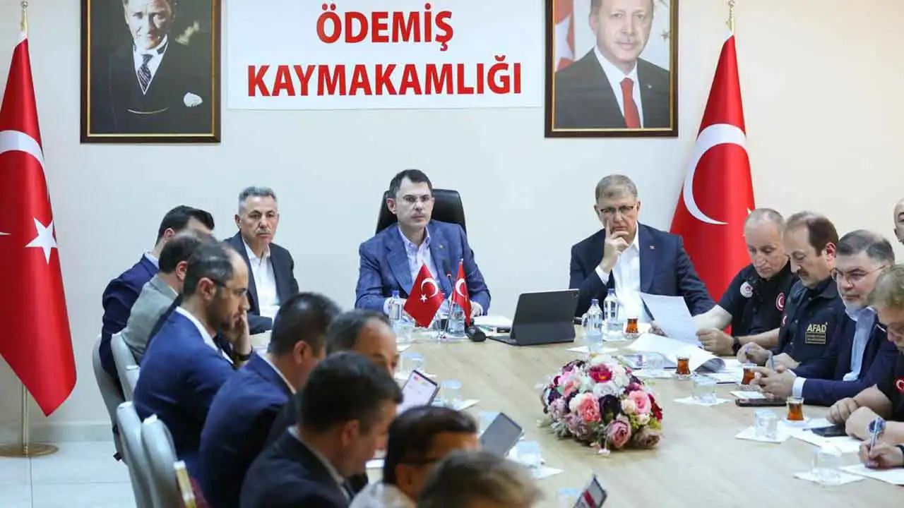 Ödemiş yangınındaki incelemenin ardından Bakan Kurum: Gereken tüm adımları atacağız  haberinin görseli