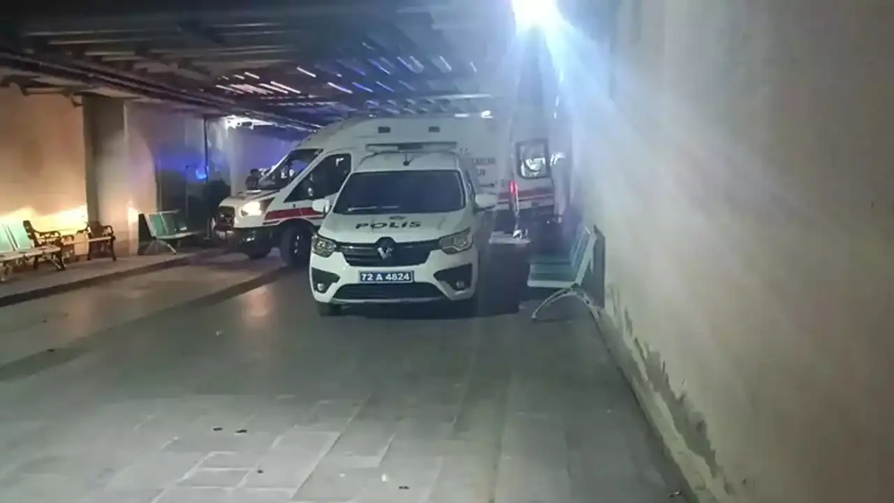 Aile tartışması kanlı bitti: Annesini bıçakla yaralayan kardeşini öldürdü haberinin görseli