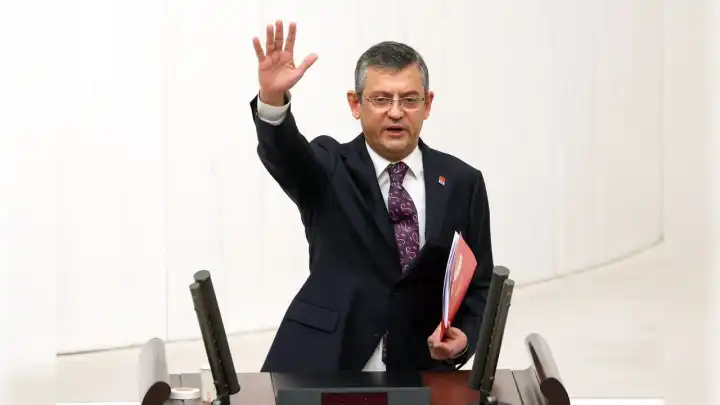 AK Parti İzmir vekillerinden Özgür Özel’e eleştiri yağmuru