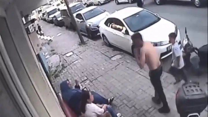 Gaziosmanpaşa’da korkunç saldırı: Engelli genci önce gasp etti, ardından yaktı
