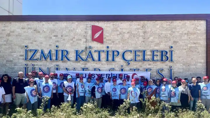 İKÇÜ emekçileri iş bıraktı: Geçinemeyenlerin isyanı haberinin görseli
