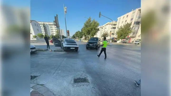 CHP'li Milletvekili trafik kazası geçirdi