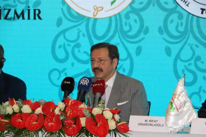 Türk ve Arap iş dünyası İzmir’de buluştu: Hisarcıklıoğlu’ndan ‘vize serbestisi’ çağrısı