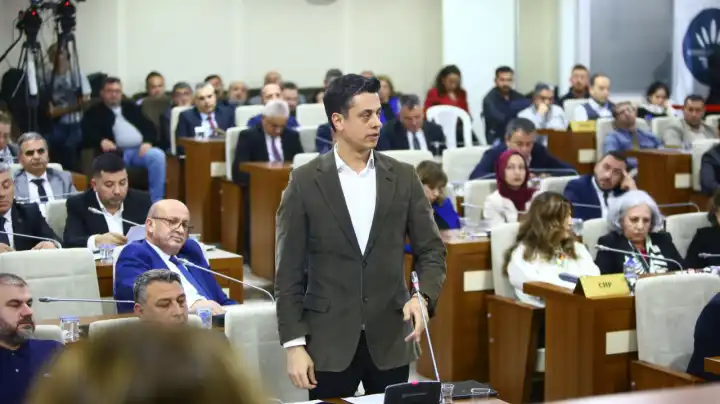 AK Partili Eroğlu: CHP Karabağlar İlçe Başkanı Gürboğan Belediyede işçi!