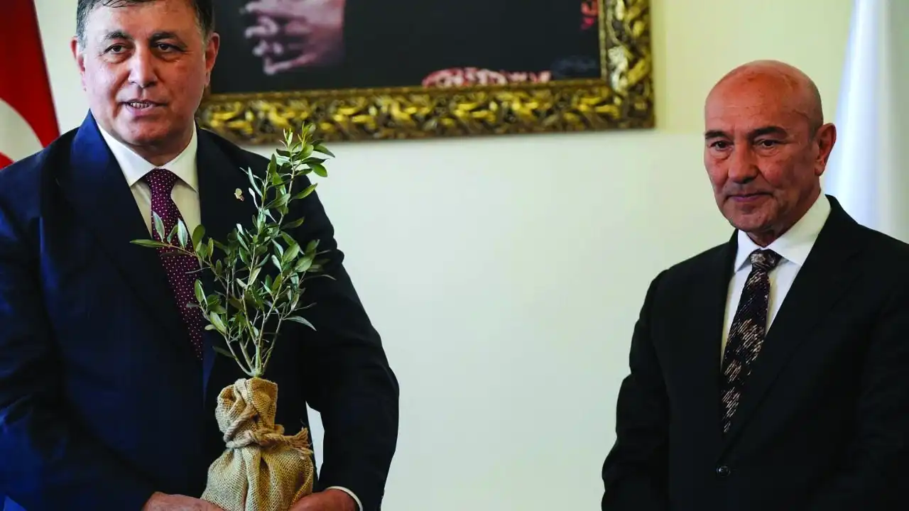 Başkan Tugay’dan eski Başkan Soyer’e moral ziyareti haberinin görseli