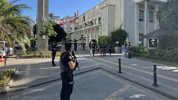 Belediye başkanları adliyeye sevk edildi