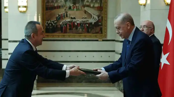 Cumhurbaşkanı Erdoğan'a büyükelçilerden güven mektubu