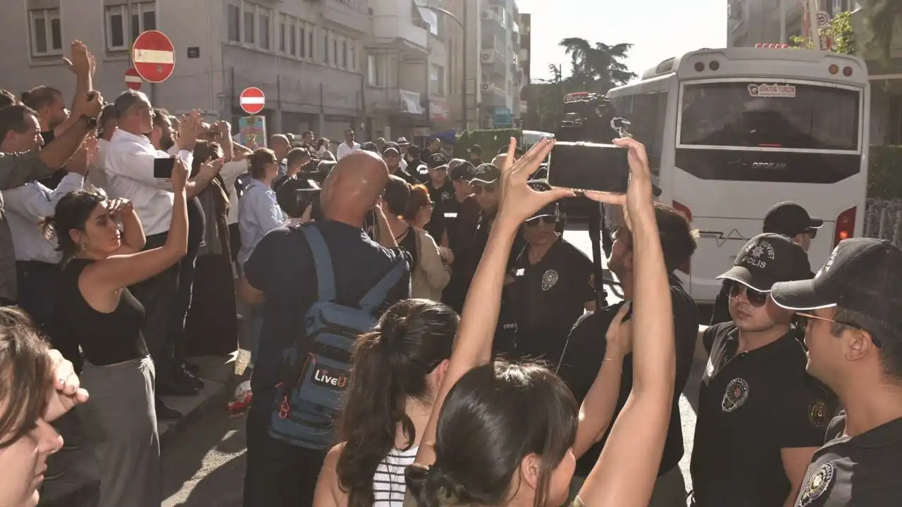 İzmir'deki 'yolsuzluk' soruşturmasında yeni gelişme haberinin görseli