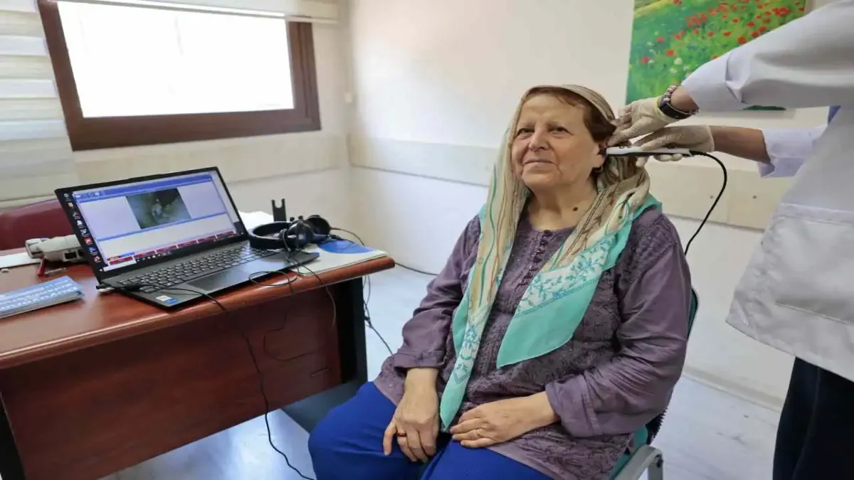 Konak’ta 65 yaş üstüne ücretsiz işitme taraması haberinin görseli