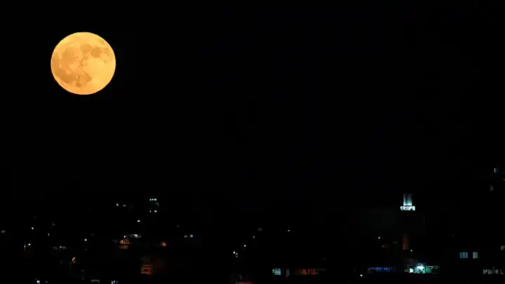İzmir’de Dolunay büyüledi
