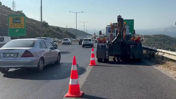 İzmir'de kaza: Kamyonun şoförü ağır yaralandı