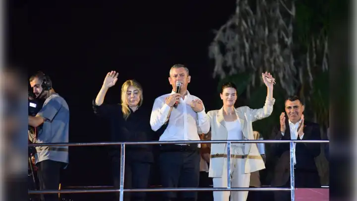 Özgür Özel: 250 bin Adanalı sana sahip çıkıyor!