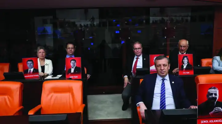 Şenol Aslanoğlu'ndan umut ve direniş vurgusu