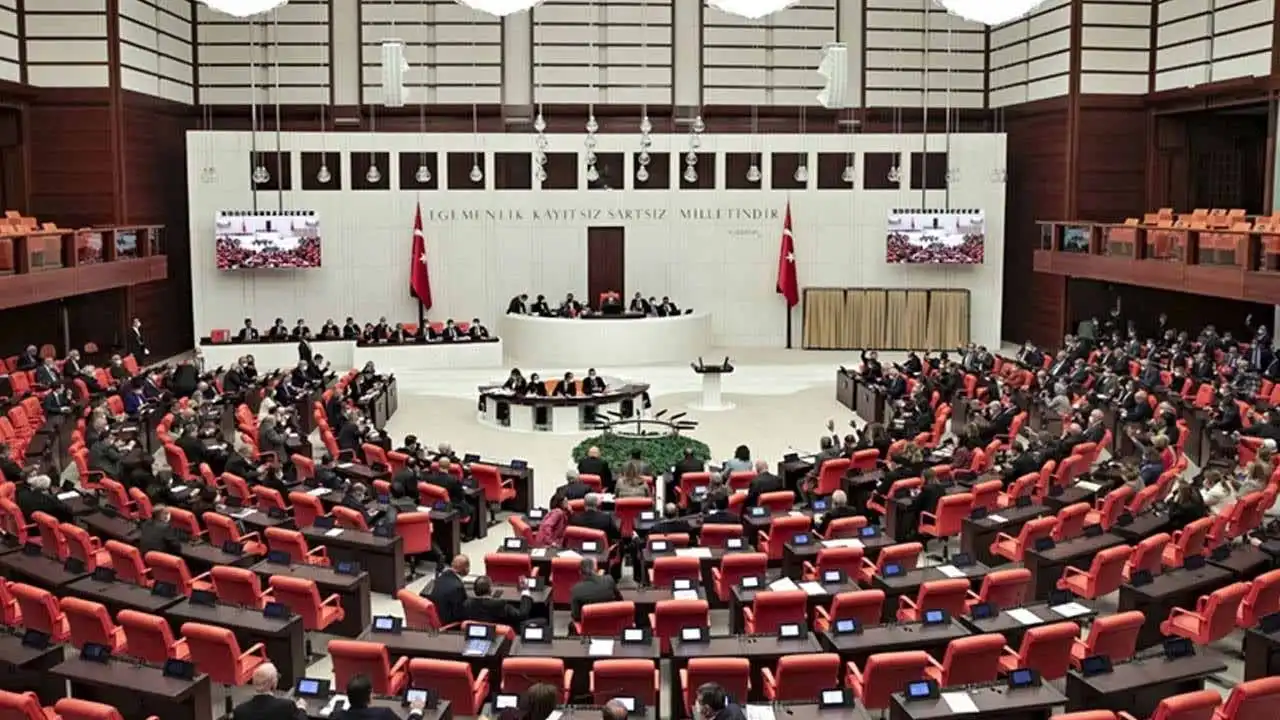 TBMM'de emekli zammı kabul edildi! haberinin görseli