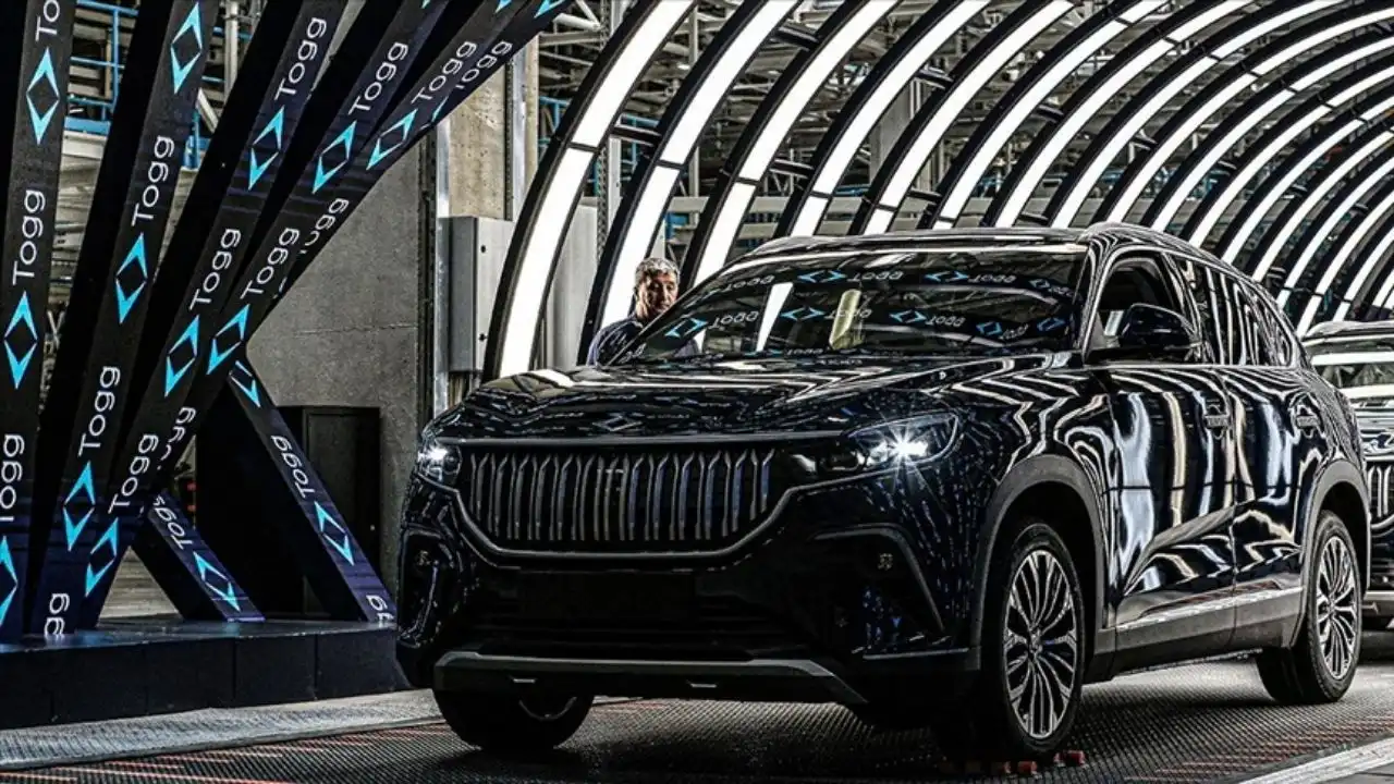 2025’te TOGG T10X’te neler değişti? Fiyatlar, teknoloji ve Avrupa hamlesiyle yerli otomobilin yeni yüzü! haberinin görseli