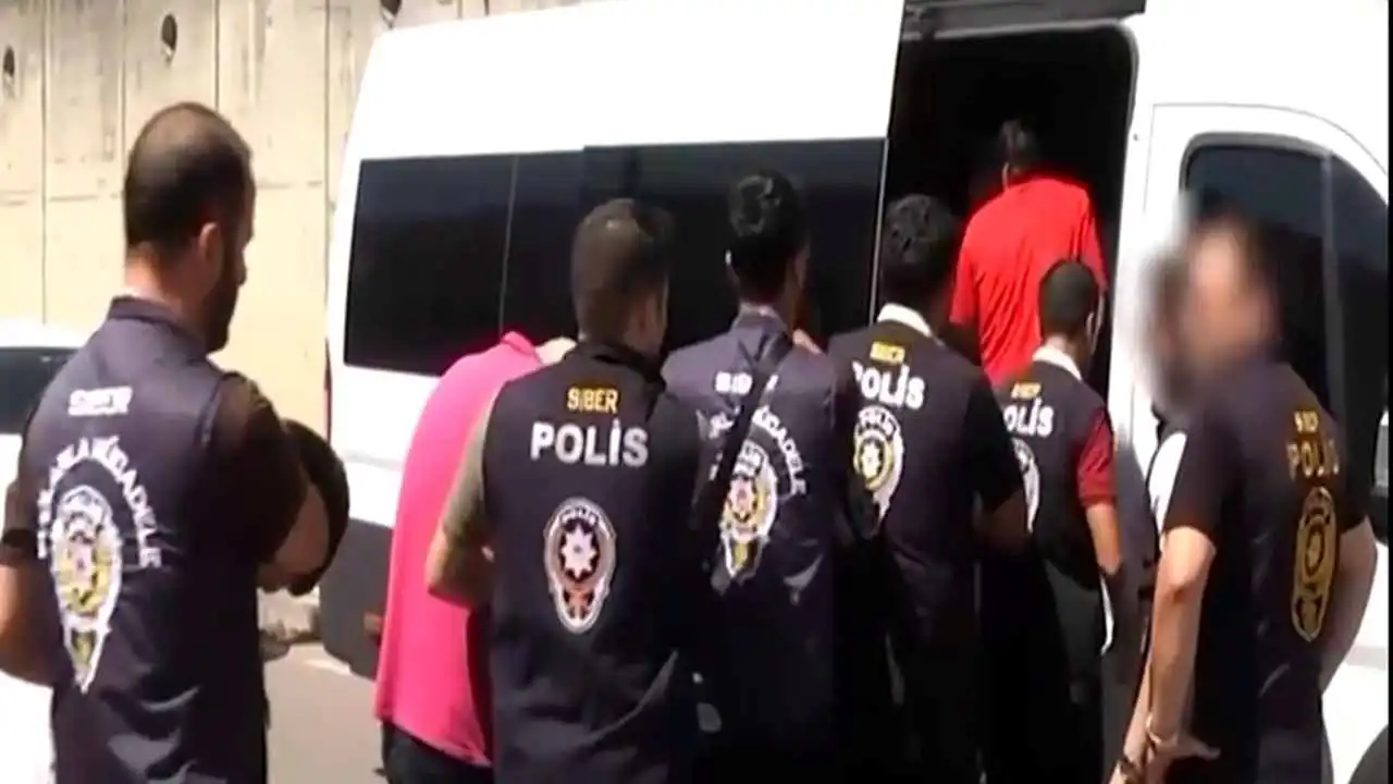 50 ilde dolandırıcılara dev operasyon: 99 şüpheli tutuklandı! haberinin görseli