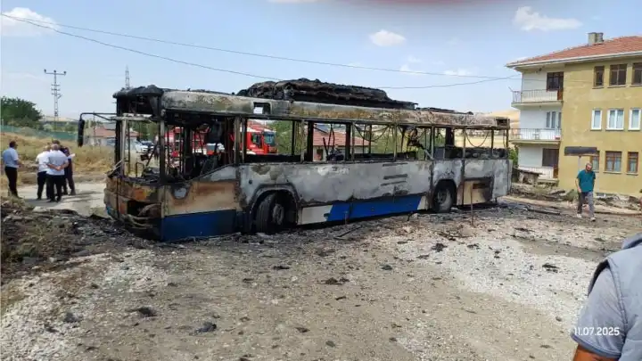 Ankara'da belediye otobüsü alev aldı