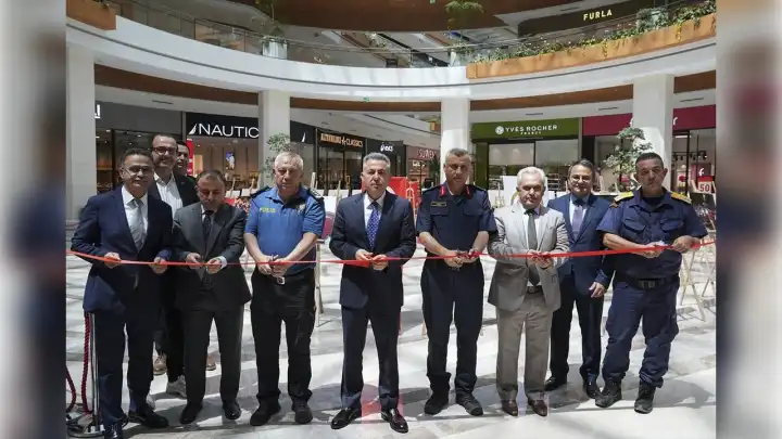İzmir'de 15 Temmuz konulu sergi açıldı