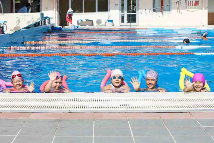 Narlıdere’de çocuklar için yüzme kursları başladı