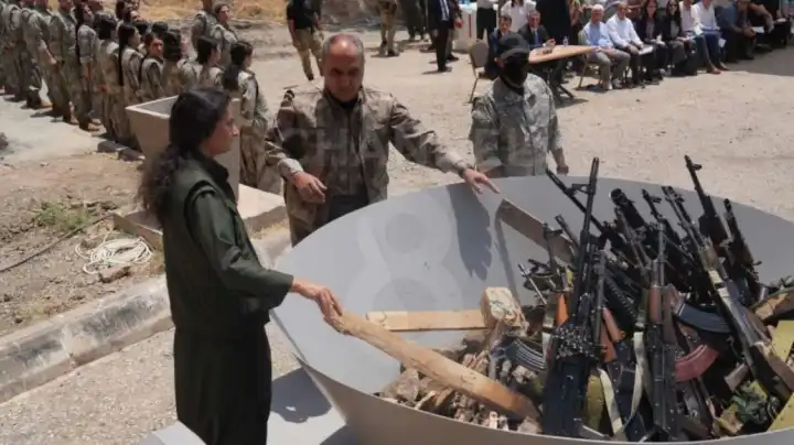 PKK’lı ilk grup silah bıraktı