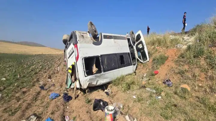 Tarım işçilerini taşıyan minibüs şarampole uçtu: Çok sayıda yaralı var!