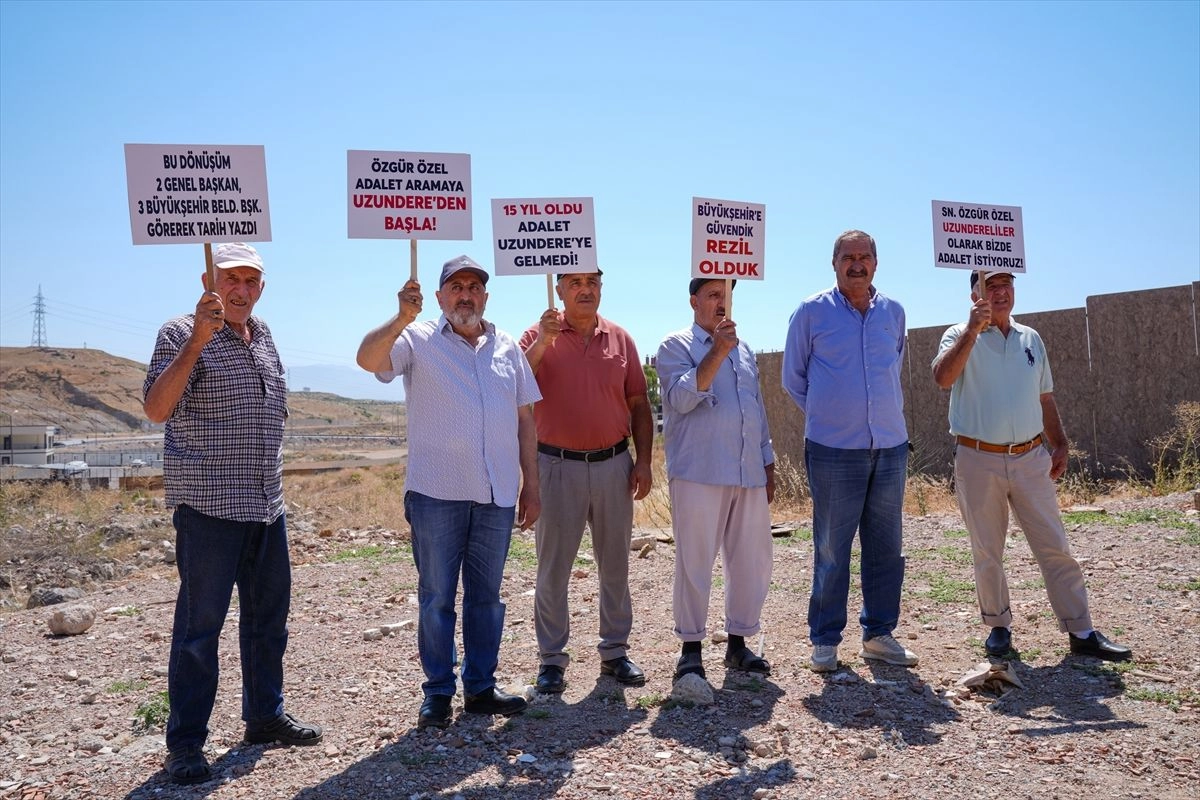 Uzundere’de hak sahipleri konut projesini kendileri tamamlamak istiyor başlıklı video haberin görseli