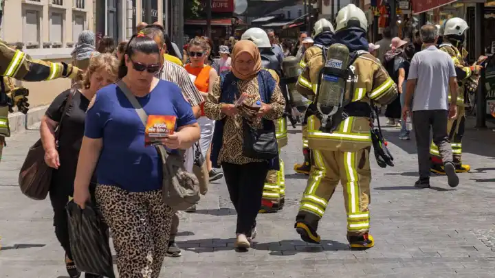 İzmir İtfaiyesi'nden sıra dışı farkındalık etkinliği