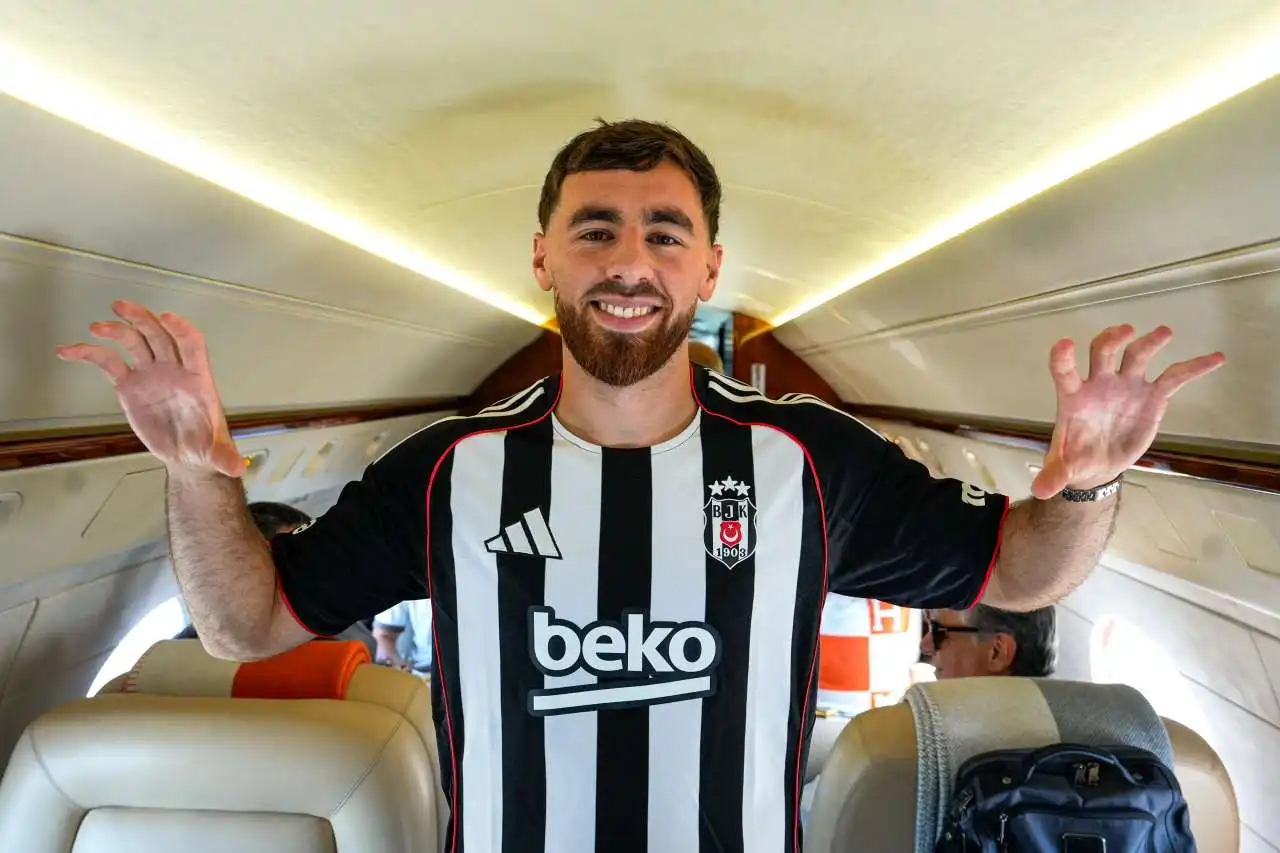 Orkun Kökçü Beşiktaş için İstanbul’da: Milli yıldız gözyaşlarını tutamadı haberinin görseli