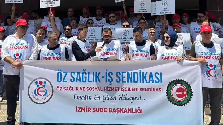 Öz Sağlık-İş Sendikası'ndan ücret ve hak talepleri için basın açıklaması