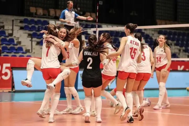 U16 Kız Milli Takımı’ndan tarihi geri dönüş: Avrupa Şampiyonasında finalde finaldeyiz