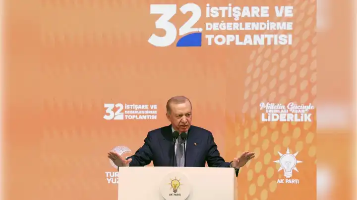 Cumhurbaşkanı Erdoğan'dan Özel'e : CHP ve başındaki karikatür tipi ciddiye almıyoruz