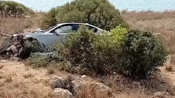 Polis memuru otomobil ile şarampole uçtu!