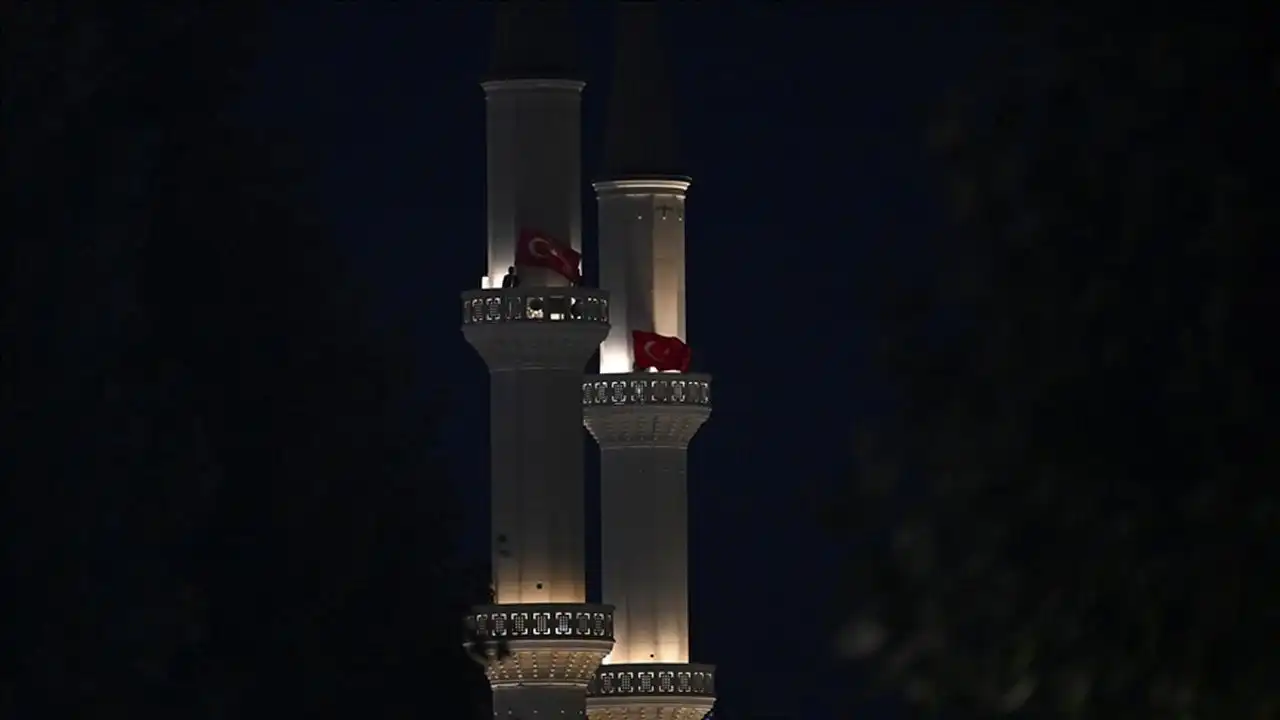15 Temmuz'da tüm camilerde eş zamanlı sala verilecek haberinin görseli