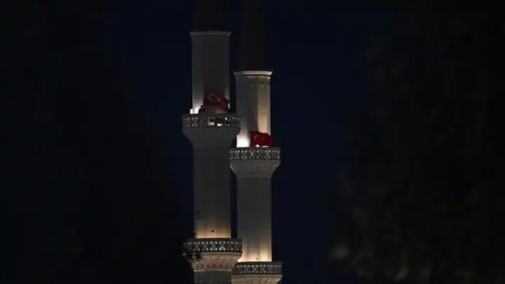 15 Temmuz'da tüm camilerde eş zamanlı sala verilecek