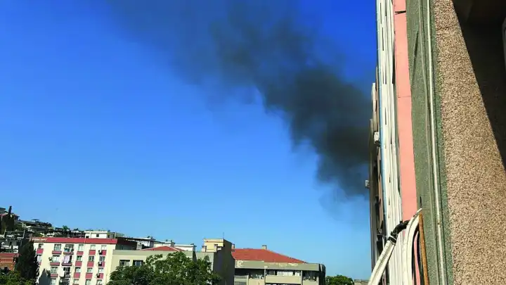 Basmane’de metruk binada yangın: Mahalleli tedirgin
