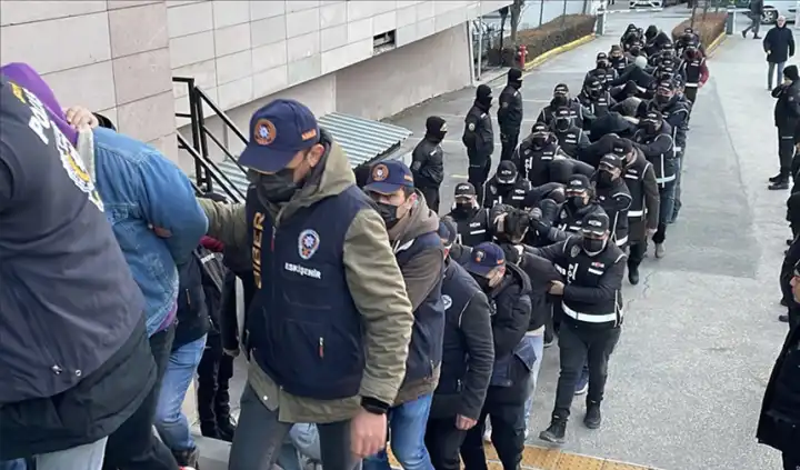 İstanbul’da organize suç örgütüne operasyon: 89 şüpheli yakalandı, 214 ruhsatsız tabanca ele geçirildi