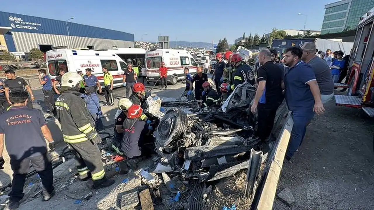 Kocaeli'de zincirleme trafik kazası! haberinin görseli