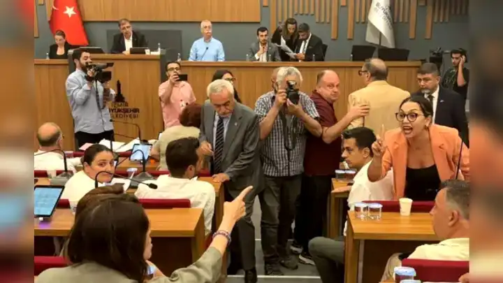 Lal Denizli ile AK Parti grubu arasında  'kes sesini' tartışması!