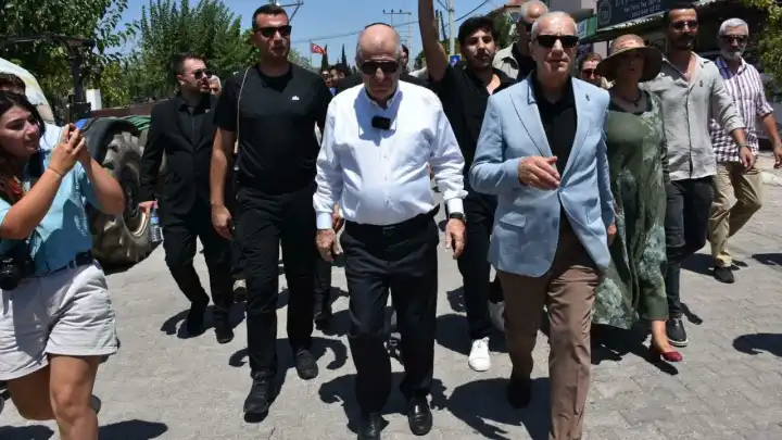 Ümit Özdağ’dan sert çıkış: "PKK silah bırakmıyor, mizansen sahneye kondu!"