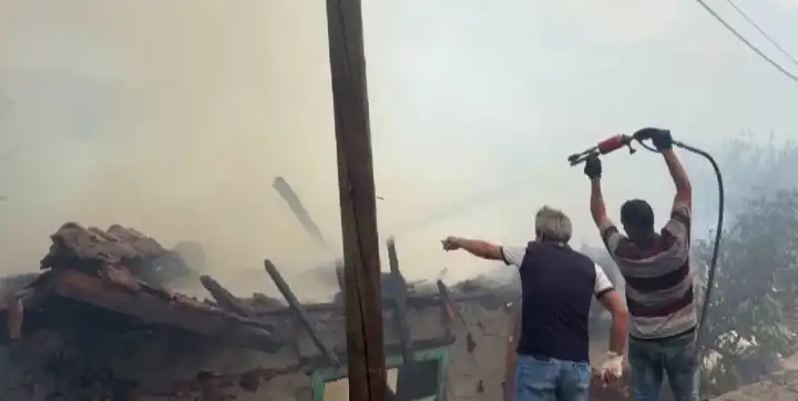 Antalya’dan yangın paniği: Otluk alanda başladı evlere sıçradı