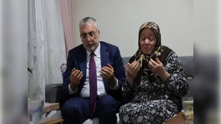 Bakan Işıkhan'dan 15 Temmuz şehidi Yakup Kozan'ın ailesine ziyaret